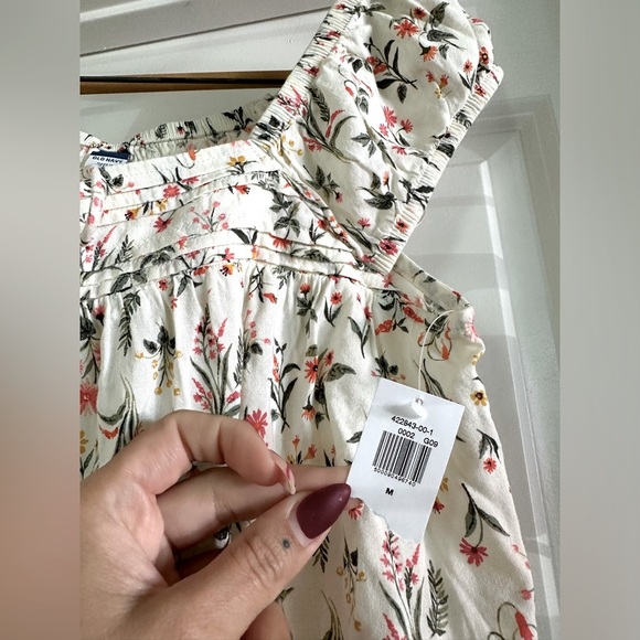 Old Navy Puff-Sleeve Cropped Floral-Print Pintucked Blouse. NWT size Med. - Picture 7 of 11